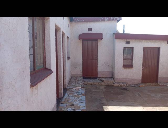 2 BEDROOM HOUSE FOR SALE IN JABAVU
